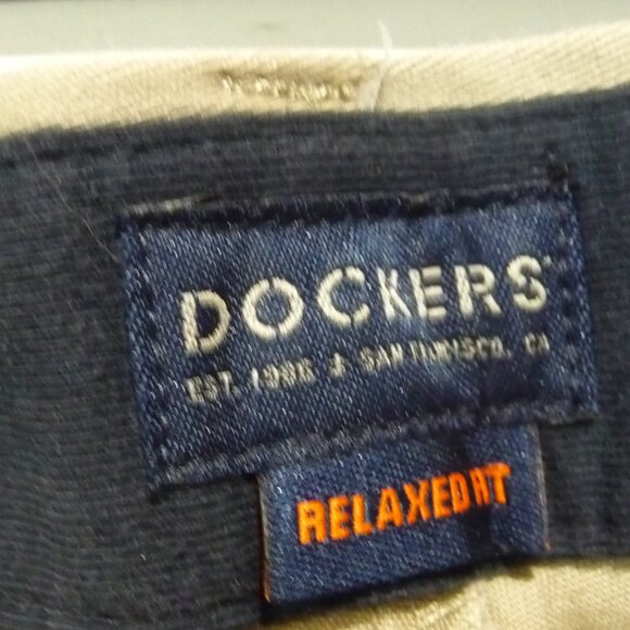 DOCKERS SIZE 42X30 COMFORT WAIST RELAXED FIT PANTS - Picture 6 of 11